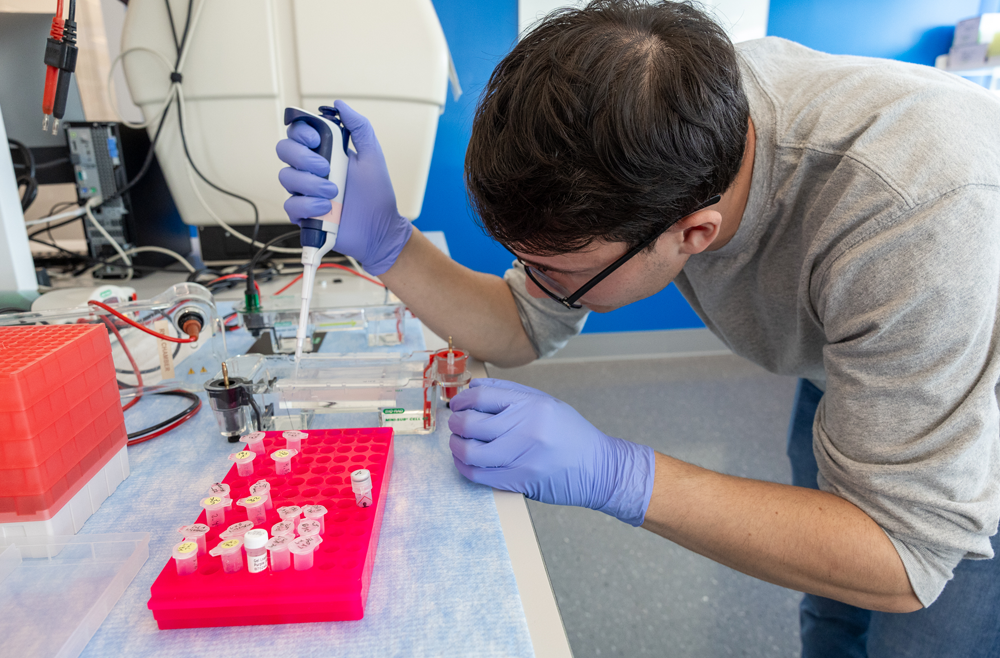 A researcher working in the lab of Drew Weissman.